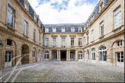 Bordeaux Grand Théâtre - Unique Flat in Historical Mansion - John Taylor