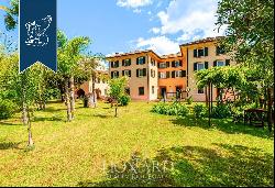 Luxury hotel in an ancient villa for sale in Marina di Massa, in Versilia