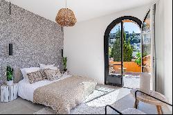Renovated mediterranean villa in Mont-Boron, exceptional sea view and pool.