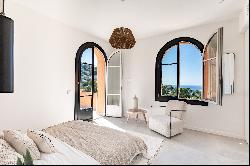Renovated mediterranean villa in Mont-Boron, exceptional sea view and pool.