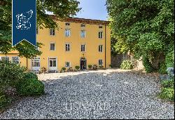 Luxury villa with six independent apartment in Lucca's renowned surroundings