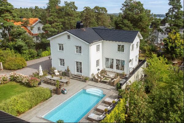Sensational villa privately located on a large plot in Boo Gård