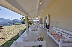 Exclusive classic-style house in the mountainous area of Rio
