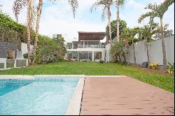 Magnificent house with beautiful view and direct access to the lagoon.