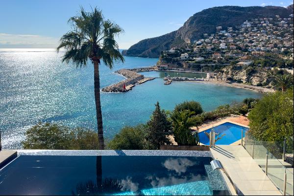 Luxury seafront villa in Calpe