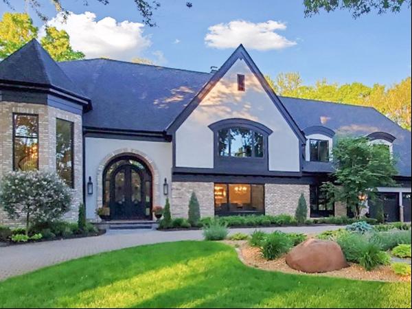 Exquisite Home on 1.5 Acres in Rolling Green Neighborhood! 