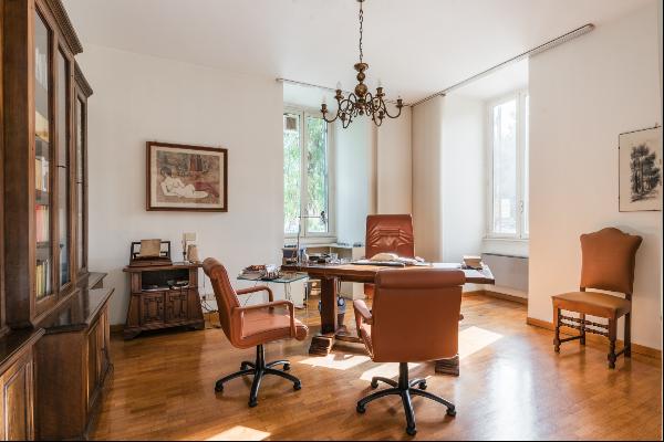 Prestigious office apartment in Piazza Mazzini.