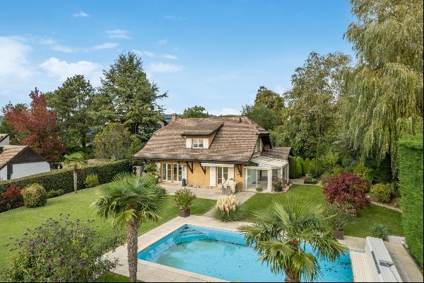 Detached villa with swimming pool in an idyllic, nuisance-free setting