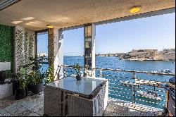 Luxurious Seaview Apartment