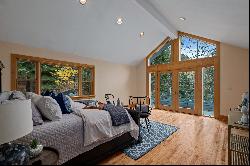 Tranquil Creekside Haven in Alpine Meadows