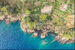 Villa Glicine with magnificent views and private sea access