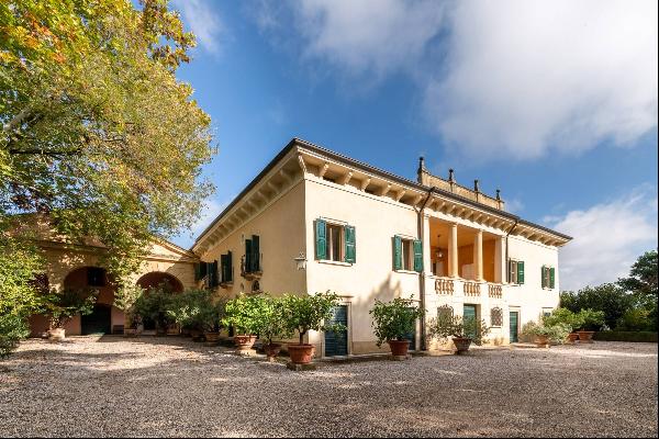 Charming Venetian Villa with vineyard in the heart of the classic Valpolicella