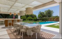 Villa for sale in Málaga, Marbella, Altos Reales, Marbella 29602