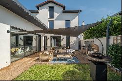 Caluire - Vassieux, luxurious 210 M2 renovated house with swimming pool.