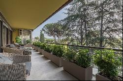 Elegant and panoramic apartment in Via dei Colli della Farnesina.