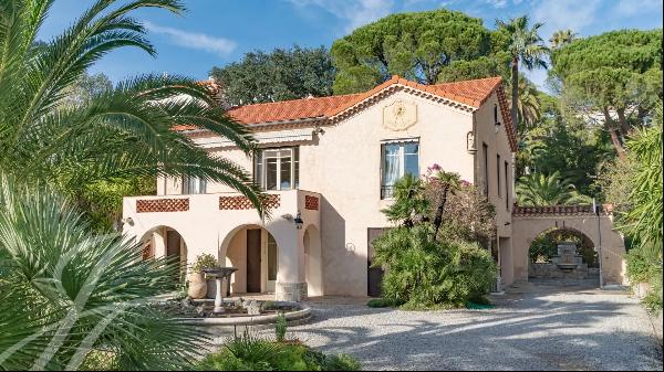 SOLE AGENT Cannes Rare Villa on the seafront