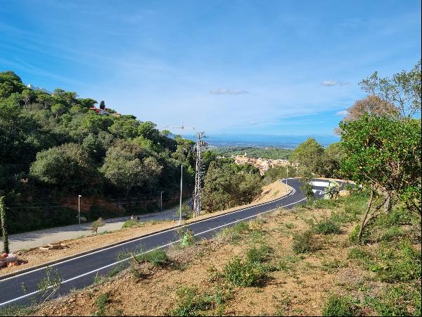 Fantastic south facing plot in the village of Begur