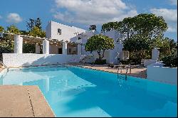 Five Bedroom Villa on a Large Plot in Peyia, Pafos