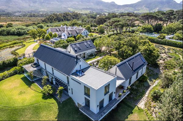 PARADISAL RESIDENCE ON SPRAWLING GROUNDS IN THE COVETED CONSTANTIA VALLEY.
