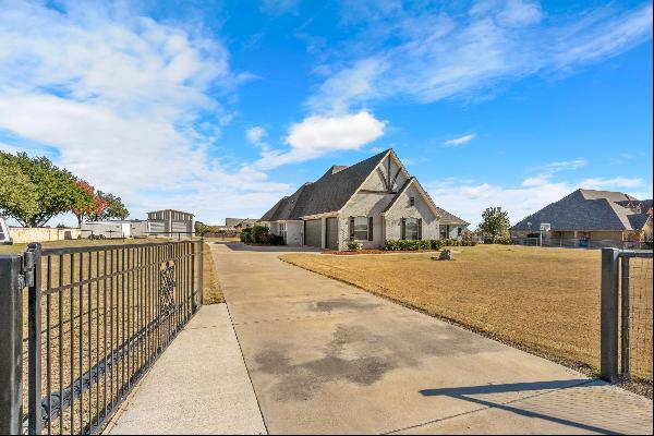 Charming Traditional-Style Home on Acre-Plus Lot with Shop in Aledo ISD
