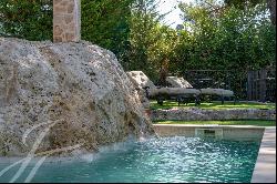 Mougins - Lovely stone built villa with sea view in a small gated community
