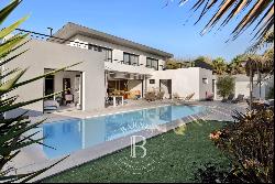 ANGLET, CONTEMPORARY HOME WITH POOL
