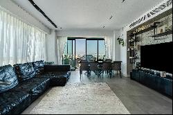 Gorgeous Apartment on Park Bavli