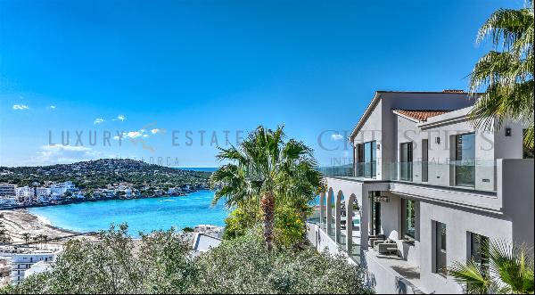 Modern villa in Santa Ponsa with panoramic sea views close to the beach
