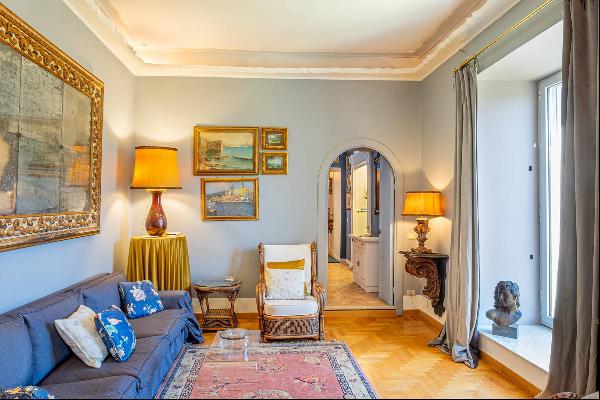 Calabritto Apartment: Refined Luxury in the Heart of Chiaia