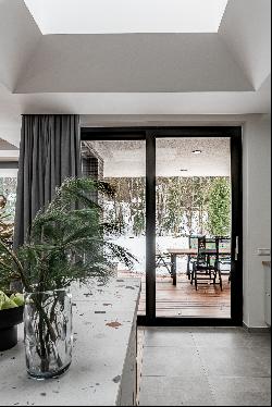 A home in a pine forest for lovers of modern interiors