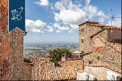 Hotel in historical building for sale in the heart of the Etruscan town of Cortona, in Tus