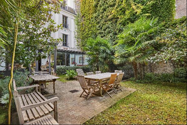 Paris 16th District – A magnificent private mansion in a prime location