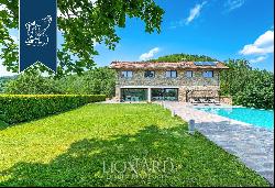 Luxurious estate with a pool for sale near Canelli