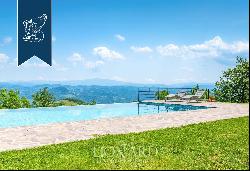 Luxurious estate with a pool for sale near Canelli