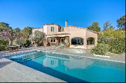 House of 290 sqm with a view near Aix-en-Provence.
