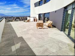 Stunning penthouse in exclusive residential complex in Malaga centre with spectacular vie