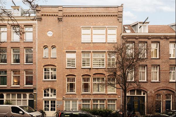 Luxurious double ground floor family apartment in chic Old-South Amsterdam!