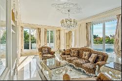 Luxury and Sophistication - Statement Penthouse in Diplomat Park