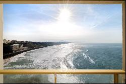 BIARRITZ, CÔTE DES BASQUES, SEA AND MOUNTAIN VIEW STUDIO WITH BALCONY TO RENOVATE
