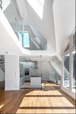 Sunny gallery apartment with roof terrace and hobby room