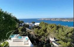 Villa with sea views in Cala Moli