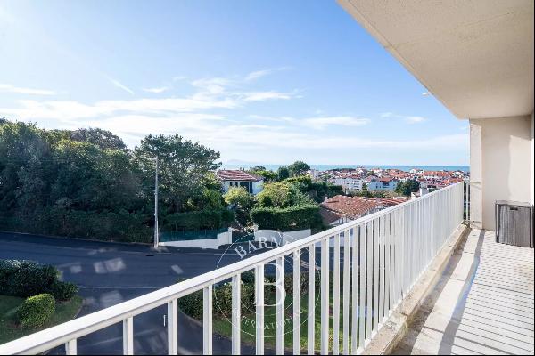 BIARRITZ, APARTMENT WITH SEAVIEW
