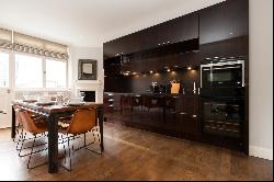 A contemporary two bedroom apartment located in the heart of Mayfair