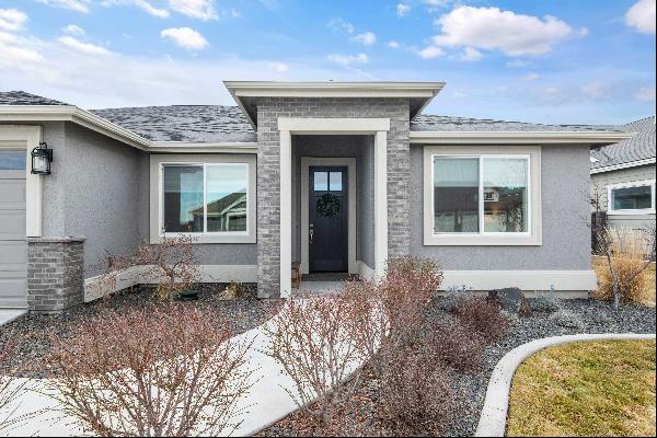 Immaculate Like New- South Richland Home