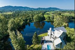 Exquisite lac front property
