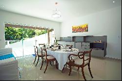 Beachfront house inside a privileged gated community