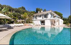 High-end property withy breathtaking sea view, located in Cap Ferrat.
