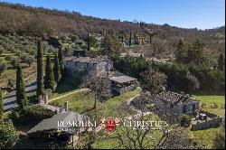 Umbria - PANORAMIC FARMHOUSE WITH POOL FOR SALE IN NICCONE VALLEY