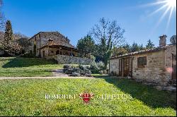 Umbria - PANORAMIC FARMHOUSE WITH POOL FOR SALE IN NICCONE VALLEY