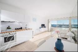 Apartment with panoramic view of the Marina Baie des Anges harbour